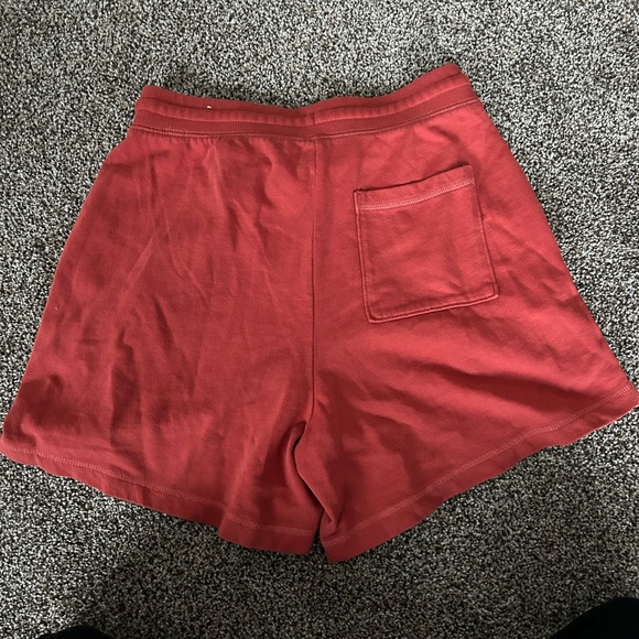 Old navy shorts - Picture 3 of 4